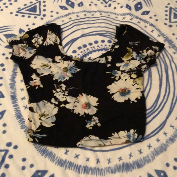 NWT BRANDY MELVILLE CROP TOP C15 - Picture 2 of 4